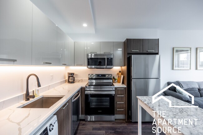 Building Photo - 1555 W Hollywood Ave