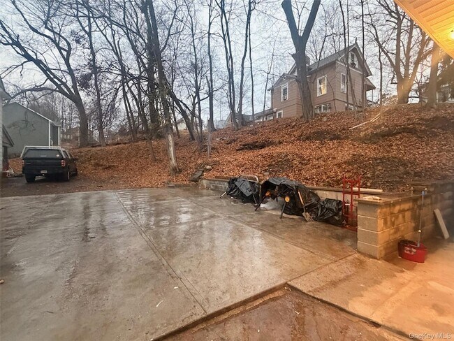 Building Photo - 79 Monhagen Ave