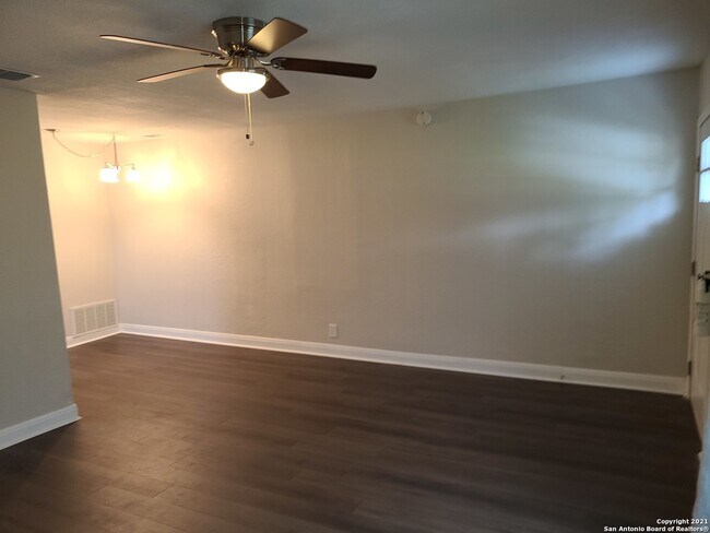 Building Photo - 10446 Mtn Vw-