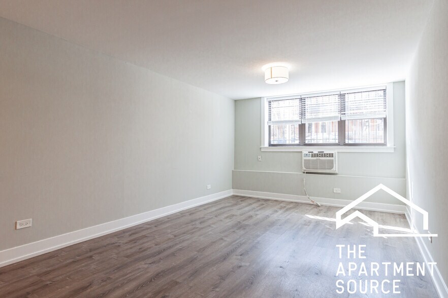 Building Photo - 454 W Barry Ave