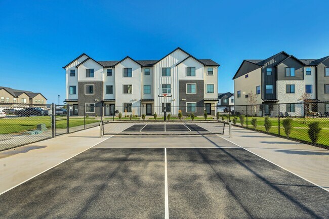 Building Photo - 608 1860 N