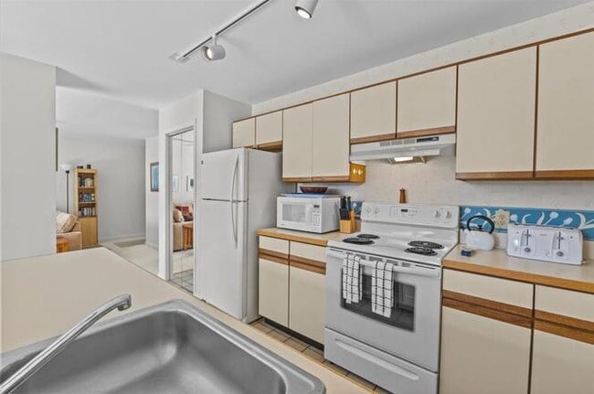 Building Photo - Gorgeous Turnkey 2BR/2BA Mountainside Condo