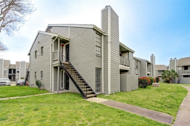 Primary Photo - 12500 Sandpiper Dr