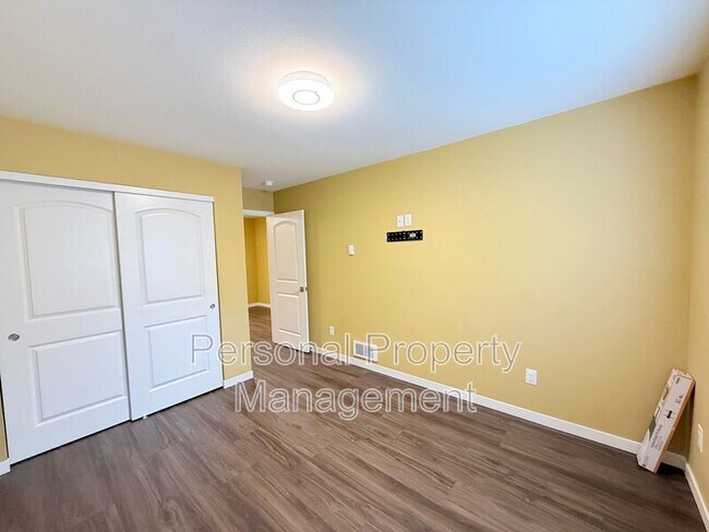 Building Photo - 5711 NE 74th Ct