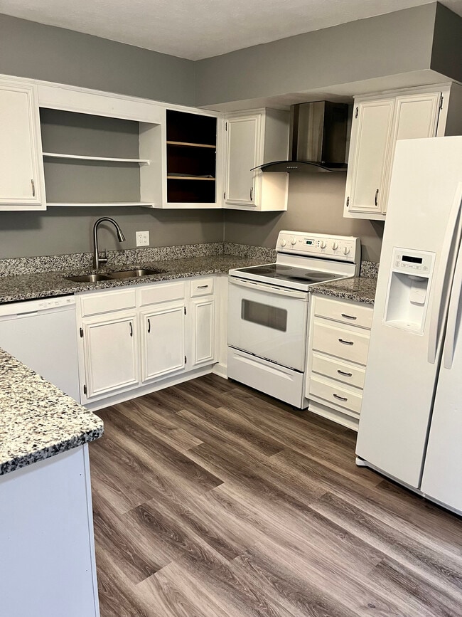 Building Photo - 18475 Bennett Rd