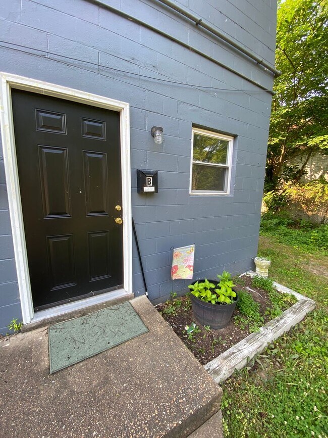 Building Photo - 923 N 20th St