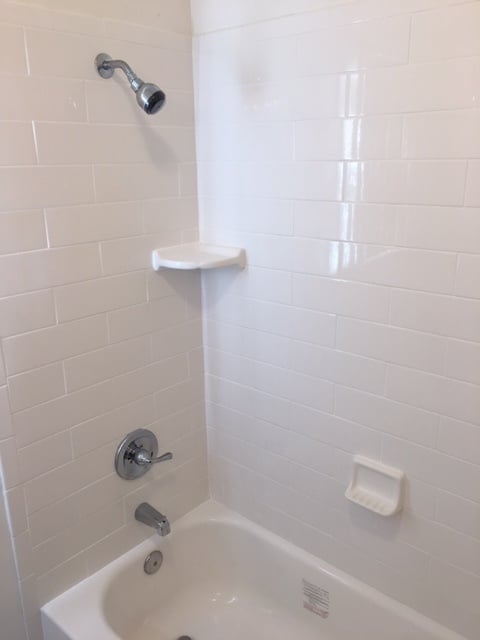 Building Photo - 1st Month's Free. Charming 1-Bedroom Home ...
