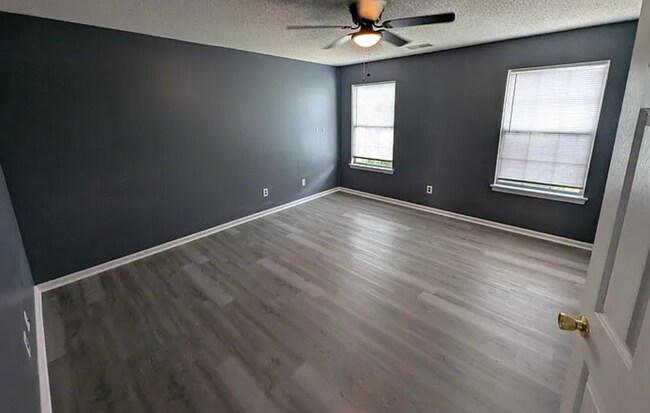 Building Photo - Completely remodeled gem located in the he...