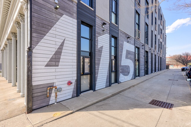 Building Photo - 415 E Market St