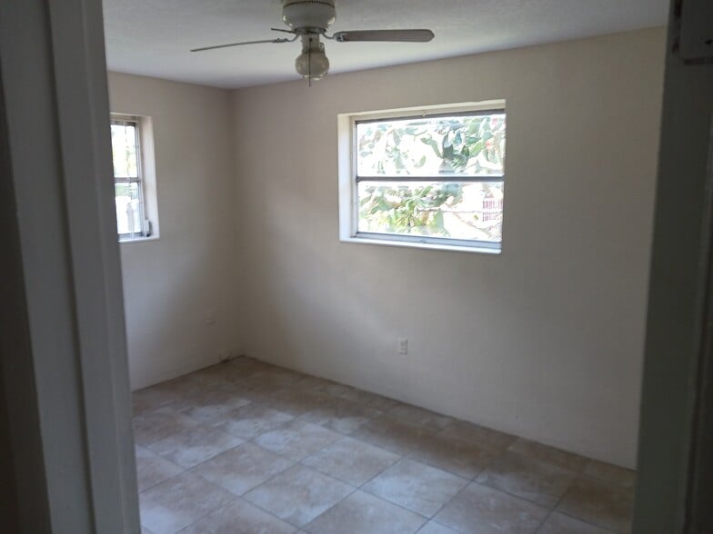 Building Photo - 560 NE 143rd St