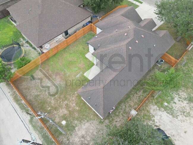 Building Photo - Beautiful 3b /2 bath home in McAllen