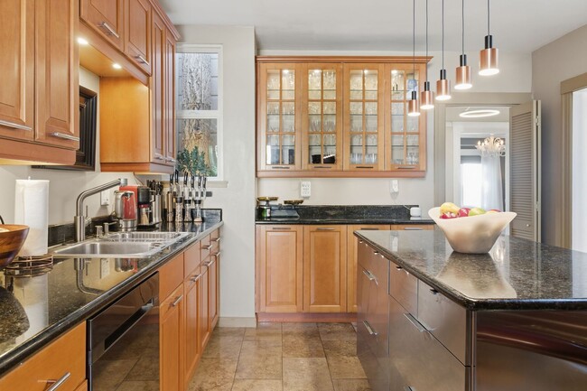 Building Photo - Fully Furnished 2BR + Media Room • 2BA Single-Family Home Near McLaren Park