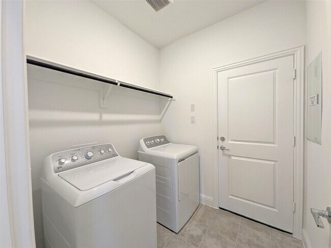 Building Photo - 1457 Ranchero Rodeo Rd