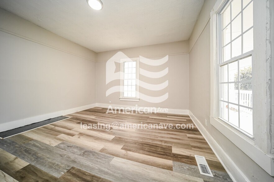 Building Photo - 815 Forrest Ave