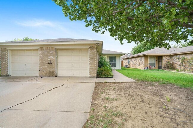 Building Photo - 3628 Hulen Park Cir