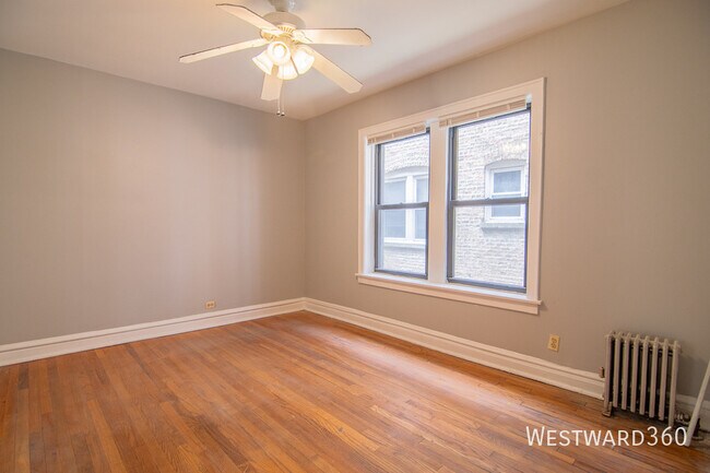 Building Photo - 1618 W Farwell Ave