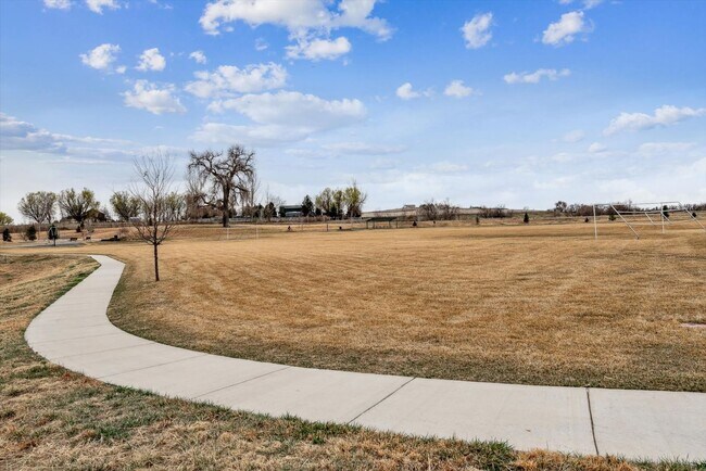 Building Photo - Beautiful 3 bedroom, 3 bath home backs to ...