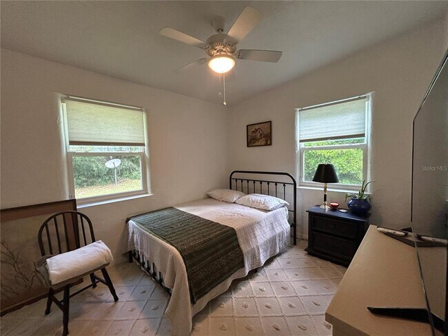 Building Photo - 816 NE 9th Ave