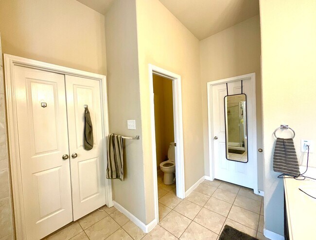 Building Photo - *COMING SOON* Modern Home with Fenced Backyard, Community Pool & Playground!
