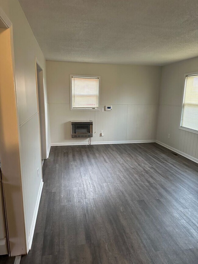 Building Photo - Pet Friendly Home in Vine Grove!