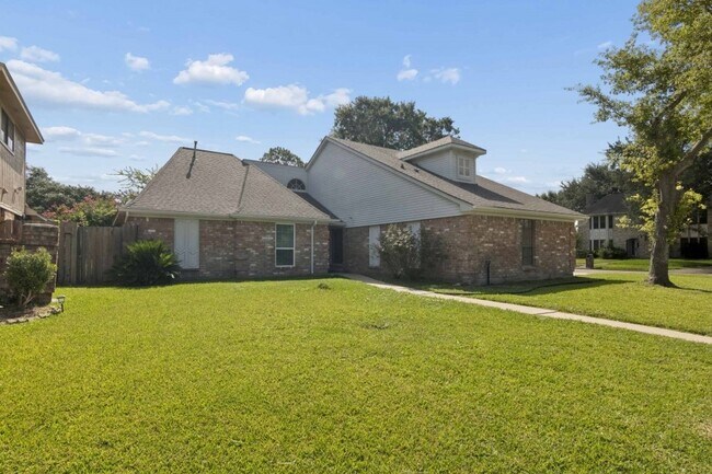 Building Photo - 6915 La Mirada Dr