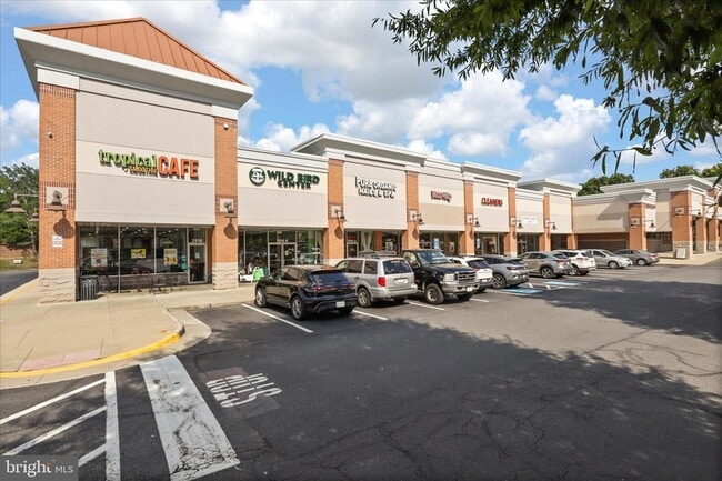 Building Photo - 214 Locust St SE