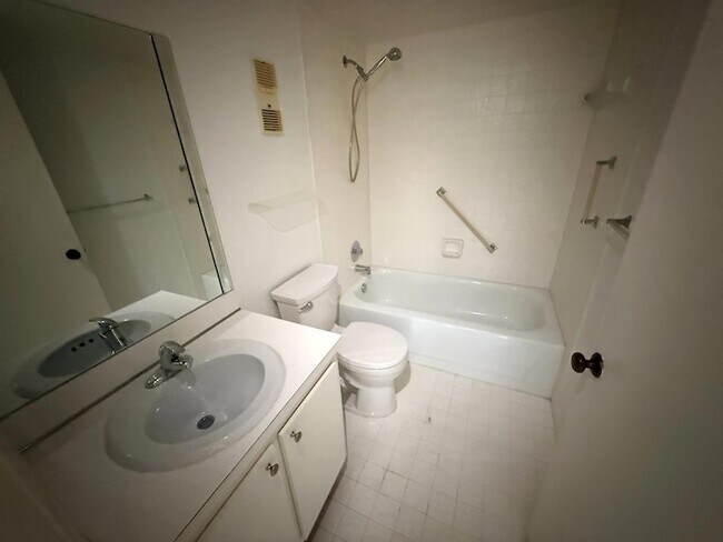 Building Photo - 14307 Bedford Dr
