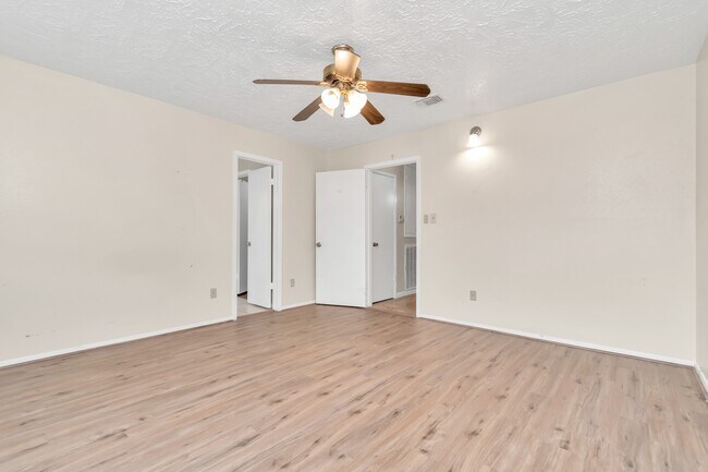 Building Photo - 13411 Splintered Oak Dr