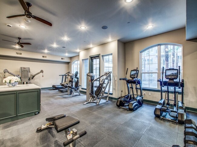 Building Photo - Live in Style! Beautiful 1/1 Apt in Greate...