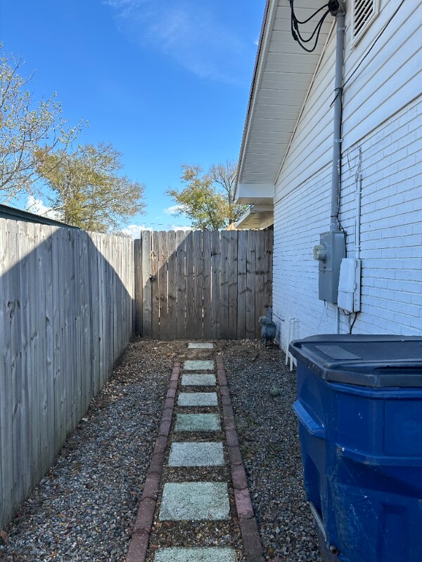 Building Photo - 1402 Clay Ave