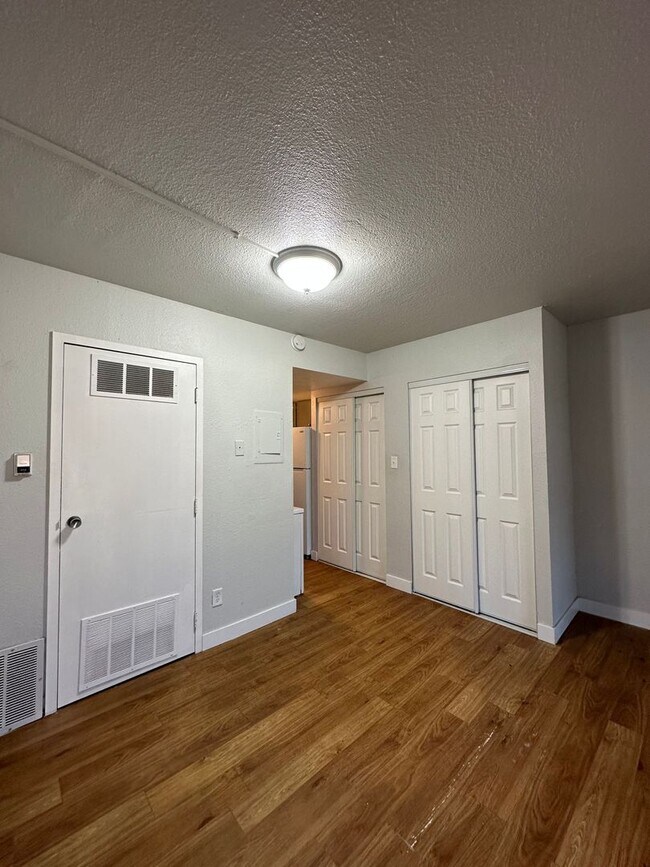 Building Photo - NShields636 (KC-LN-KB)