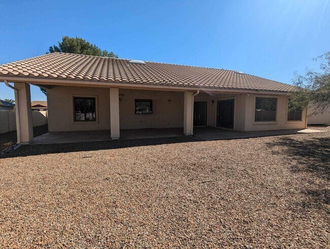 Building Photo - Large 3 bedroom with 3 car garage
