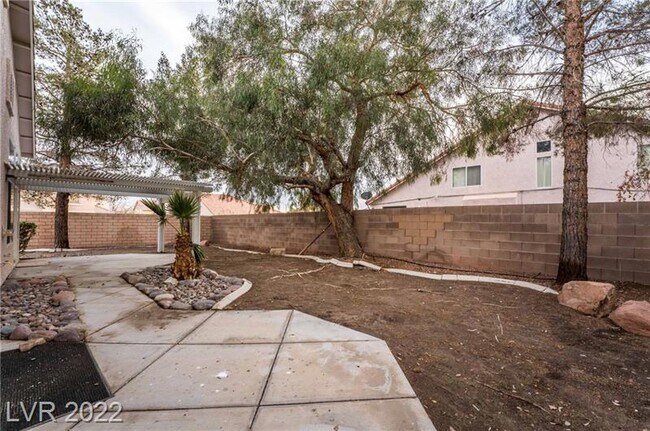 Building Photo - 8043 Shadowvale Dr