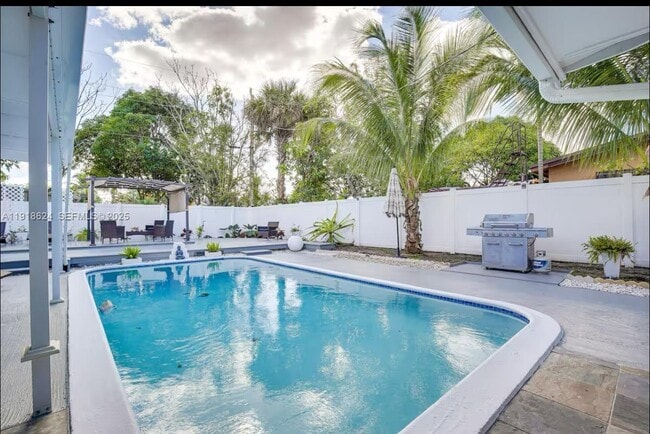 Building Photo - 4420 NW 30th Ct