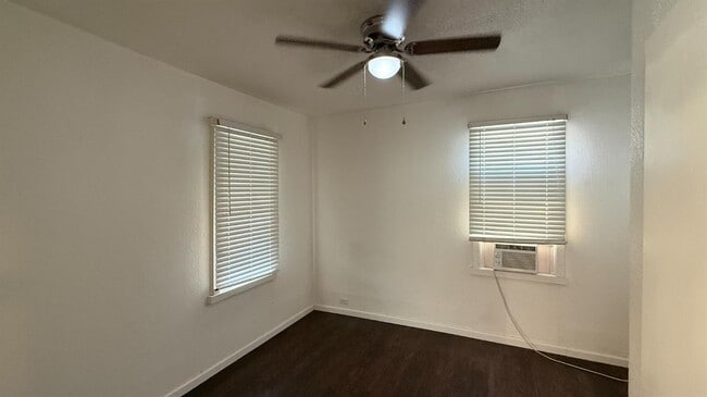 Building Photo - 813 W 6th St