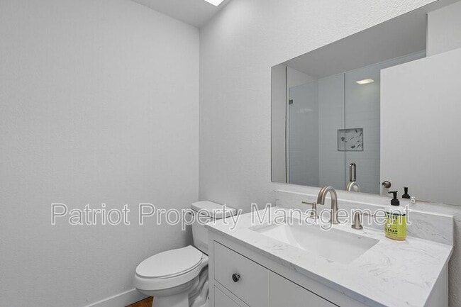 Building Photo - 821 N 87th Pl