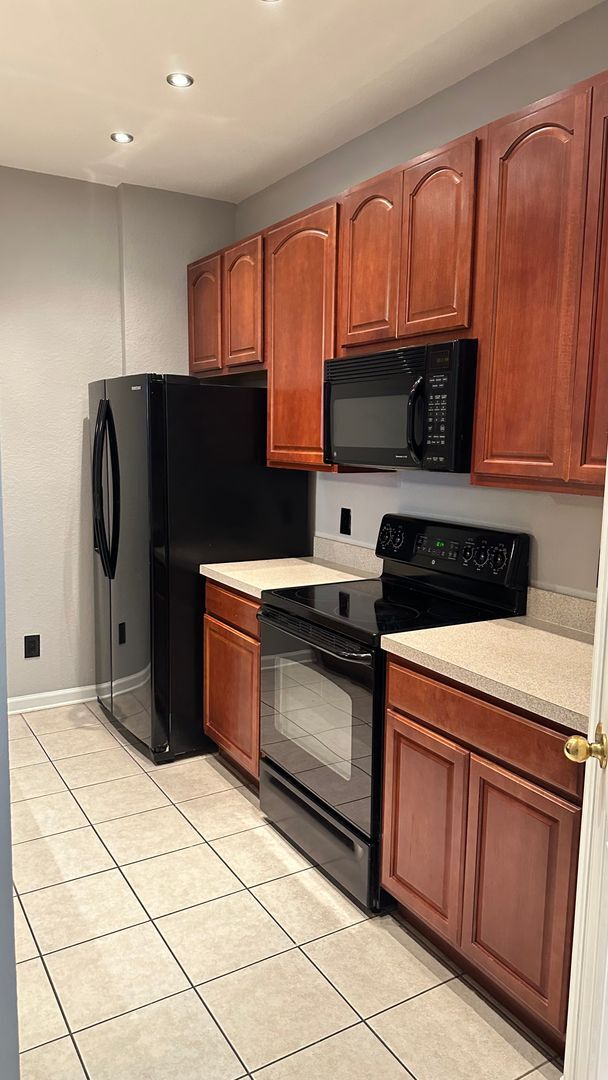 Building Photo - 6434 Cava Alta Dr