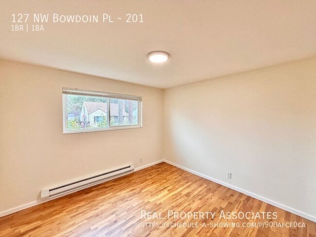 Building Photo - 127 NW Bowdoin Pl