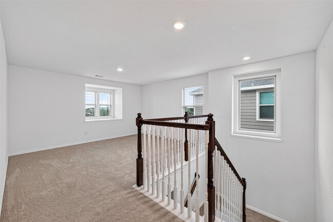 Building Photo - 25319 Whitehaven Gate St