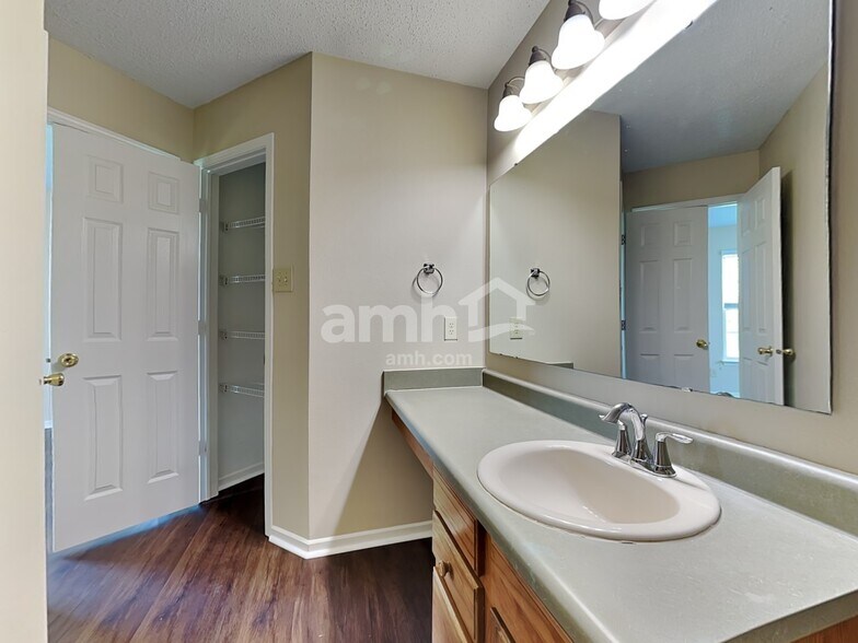 Building Photo - 8330 S Rising Sun Dr