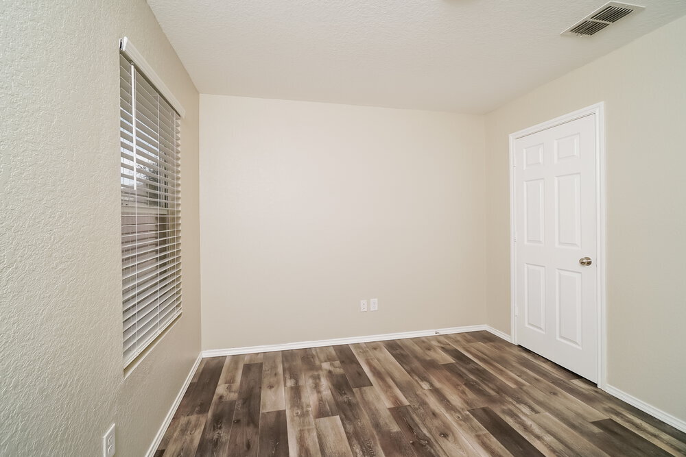 Building Photo - 818 Cowhide Dr