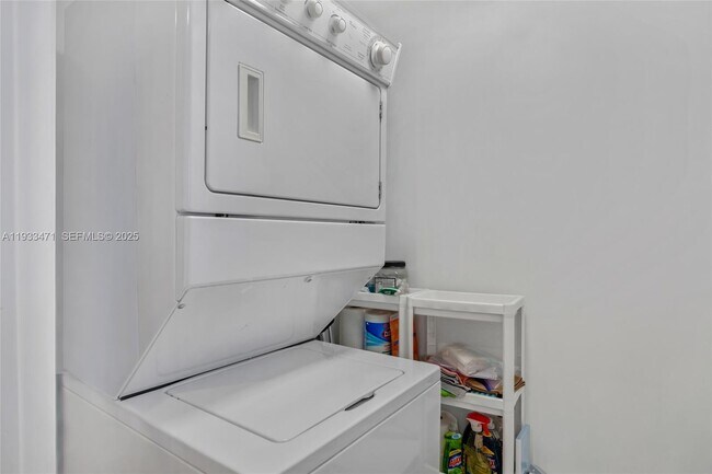 Building Photo - 1830 S Ocean Dr