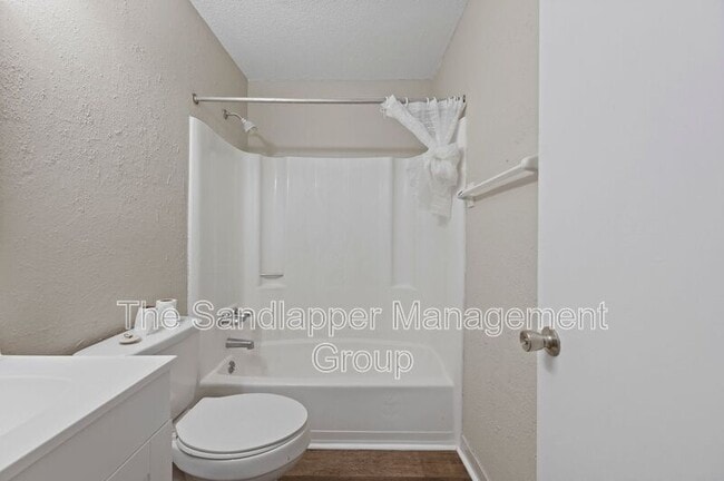 Building Photo - 28 Crosscreek Dr