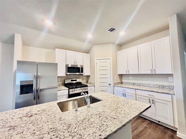 Building Photo - 17327 Ridge Dr