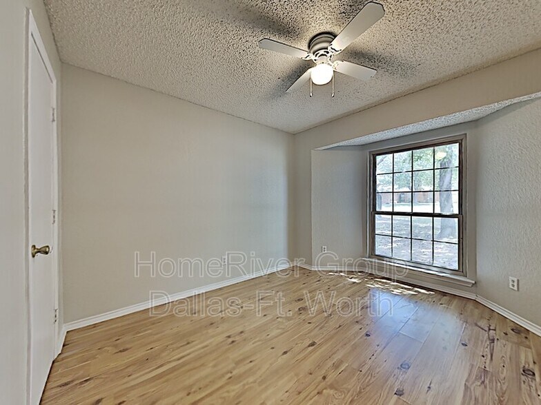 Building Photo - 2510 Valley View Dr