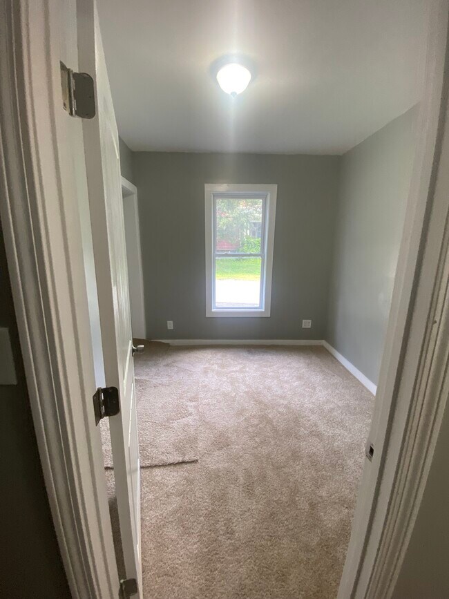 Building Photo - 70 Church St