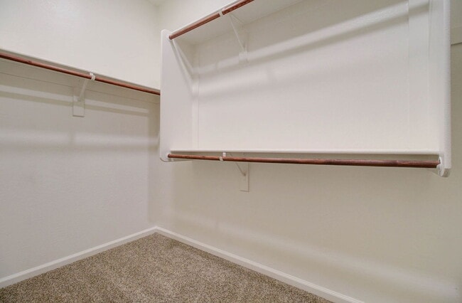 Building Photo - 1106 E Regent Dr