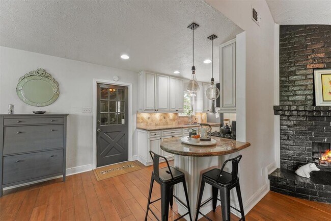 Building Photo - 1108 Myrtlewood Dr