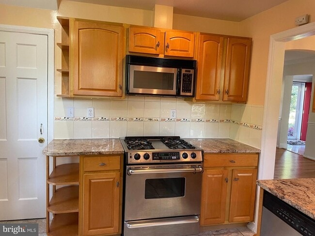 Building Photo - 610 Ritchie Ave