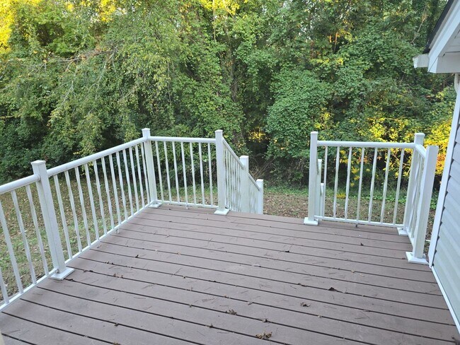 Building Photo - 2 bedroom 1 bath unit duplex